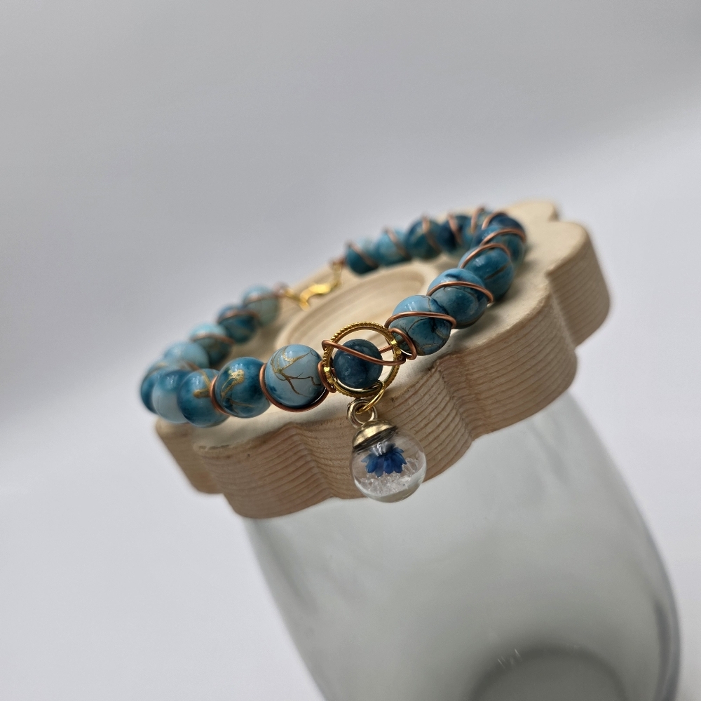 Handmade wirewrapped Elegant Blue and Gold Beaded Bracelet - Picture 4 of 5